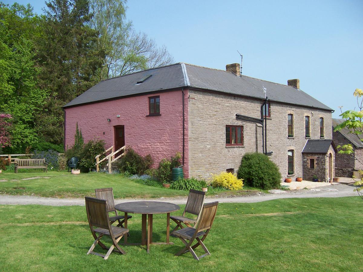 Brynderwen Bed and Breakfast Llangorse Buitenkant foto